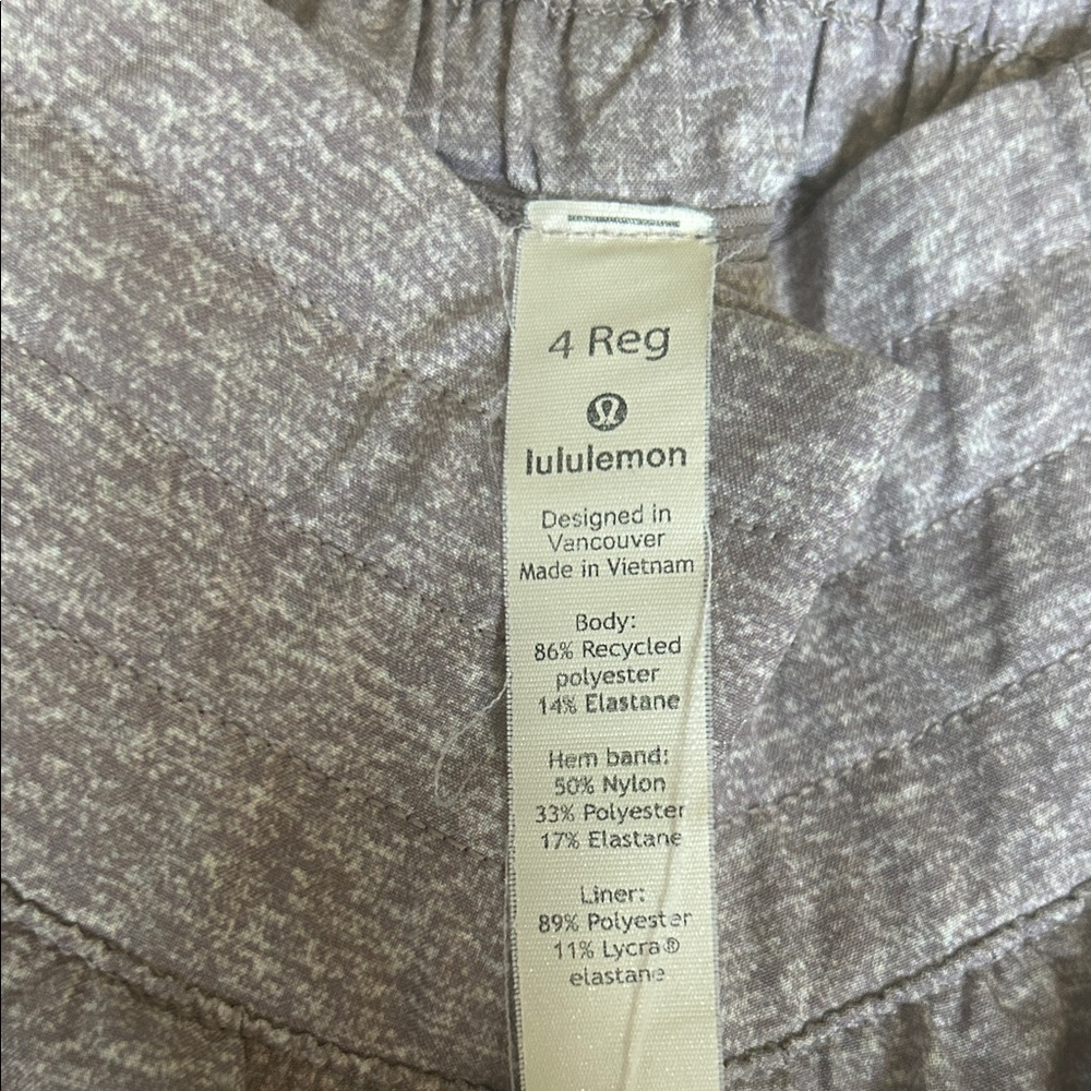 Women’s size 4 Lululemon sport shorts - Picture 4 of 4